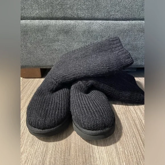 UGG retired Black Capra boots size 8 NEVER WORN OR TRIED ON - Picture 5 of 9